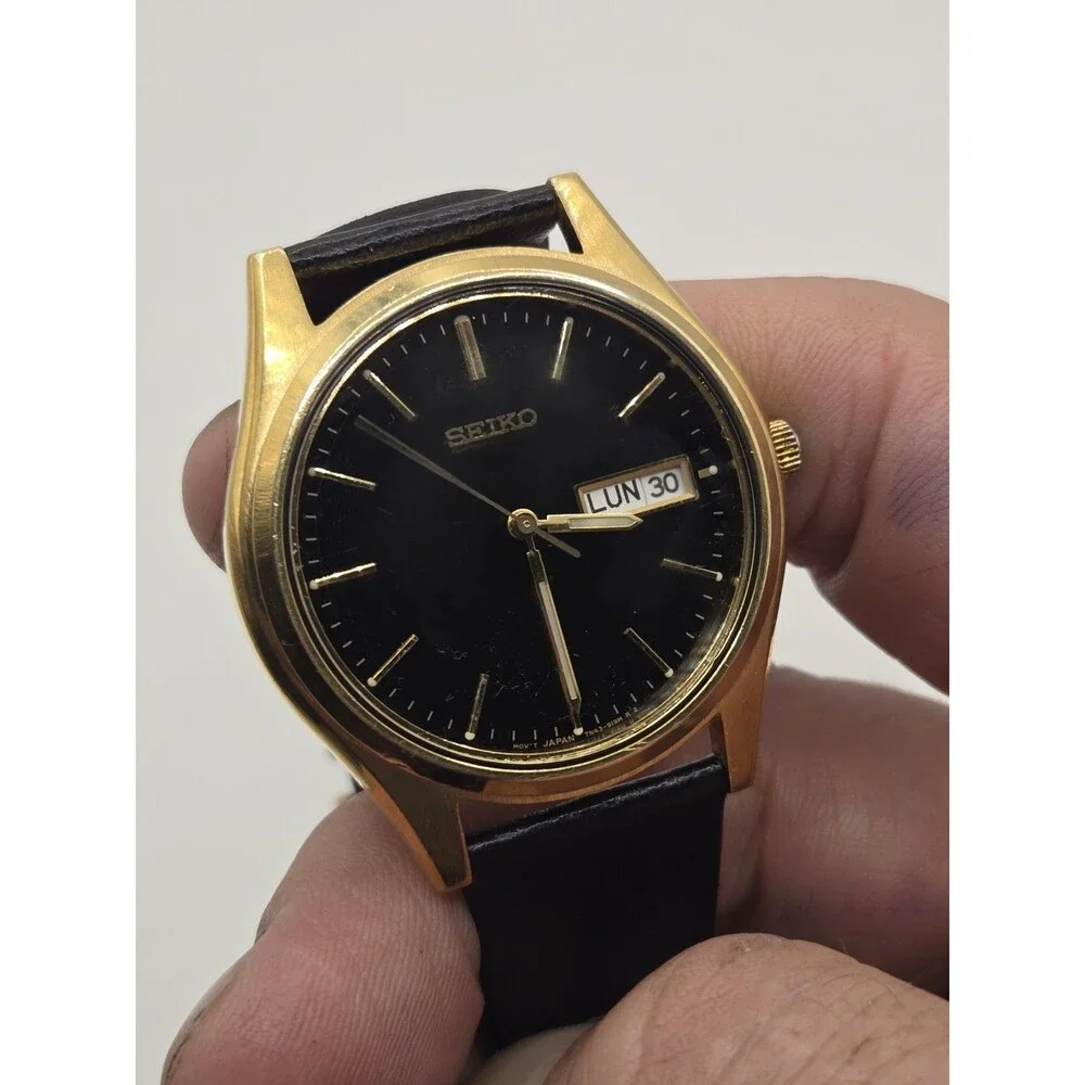 Seiko 7N43-8A99 Quartz Day/Date Vintage Men’s Watch. New Leather Band + Batt.